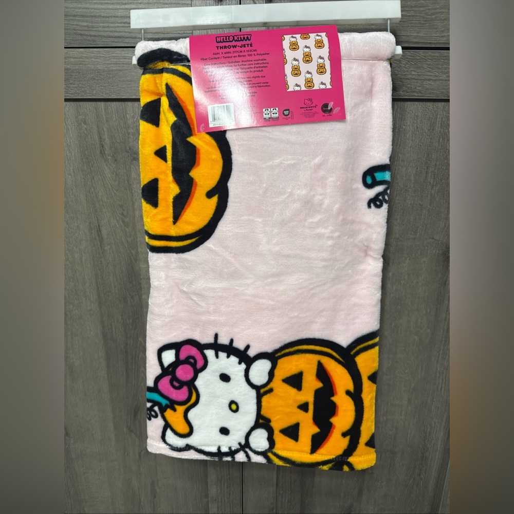 New Hello Kitty Halloween Pumpkins 46" x 60" Preschool Throw Blanket With Tag - Picture 2 of 5